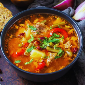 Ciorba de vacuta cu legume la oala