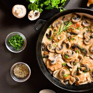 Ciulama de pui cu ciuperci, la oală - 1 kg