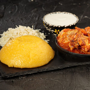 Tochitura moldoveneasca cu mamaliga si telemea, la oala - 1,8 kg