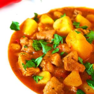 Tocanita de porc cu ardei si cartofi, la oala - 0,75 kg